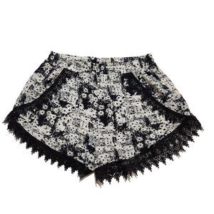 Girl Revolution Adrift Shorts Black White Daisy Scallop Lace Trim Women's XL
